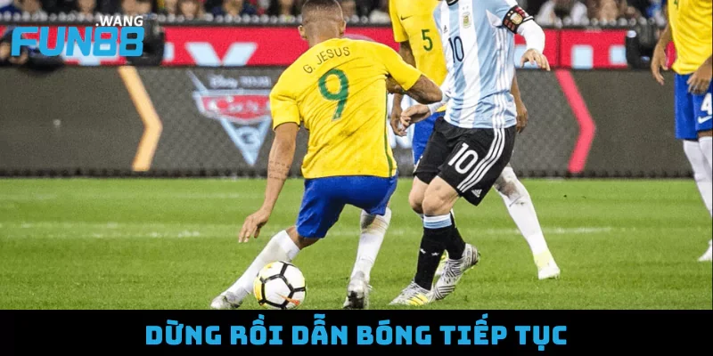 Dừng rồi dẫn bóng tiếp tục